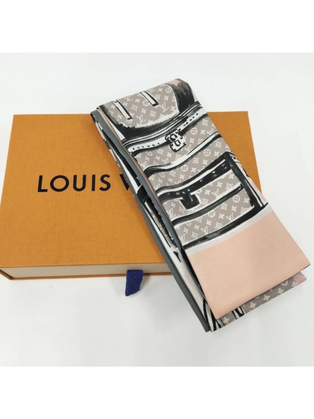 Louis Vuitton Bandeau Scarf - Picture 6 of 6